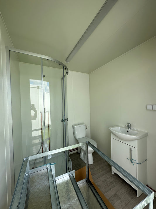 WC-Anhänger Damen/Herren mit Toilette und Dusche