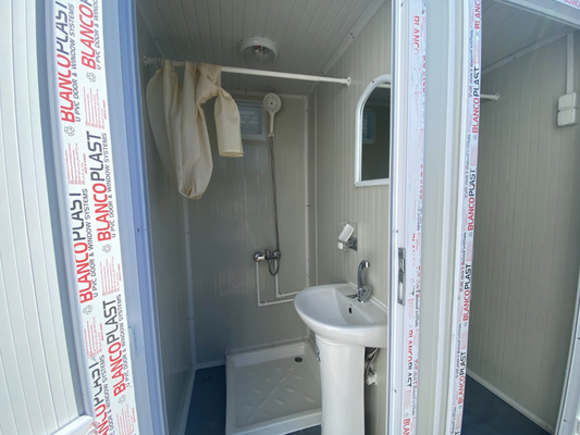 Sanitärcontainer 1,30 x 2,05 m mit Doppeldusche